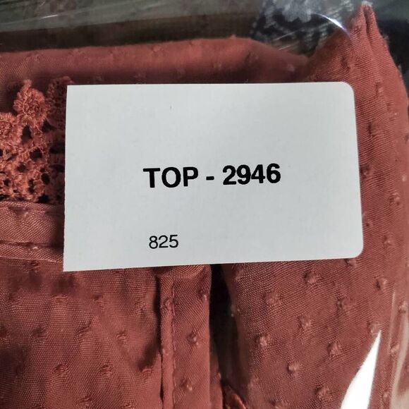 Blu Pepper Women’s Lace Sleeve Dot Textured Top Size L Mauve - Picture 7 of 7